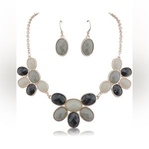 Multi colored fashion necklace